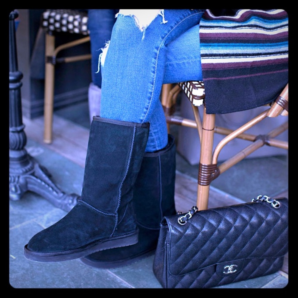 Kookaburra by Ugg Black Fur Boots super cozy